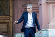 Caputo llegó a Washington para reunirse con Bessent y definir la ayuda de EE.UU.