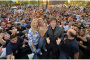Javier Milei llegó a Santiago del Estero en el tramo final de su gira nacional