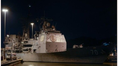 Un buque lanzamisiles de EE.UU. cruzó el canal de Panamá rumbo al Caribe, en medio de la tensión con Venezuela