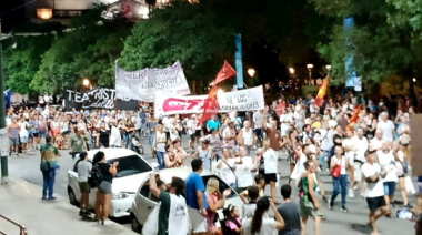 Masiva marcha en Concepción del Uruguay por el cierre de Granja Tres Arroyos
