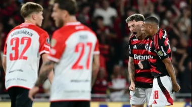 VIDEO- Flamengo bailó por momentos a Estudiantes pero le ganó solo 2-1 y la serie quedó abierta