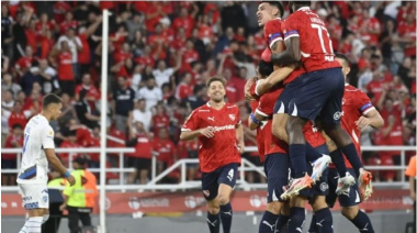 Independiente goleó en casa 4-0 a Godoy Cruz y es más puntero que nunca