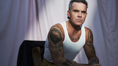 Robbie Williams ha lanzado su nuevo single "Spies", extraído de su esperado próximo álbum "BRITPOP"