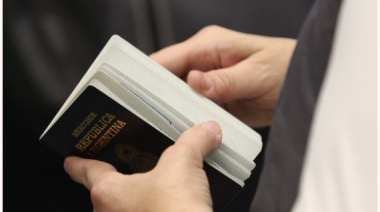 Fallas en los pasaportes: largas filas en Aeroparque y una tensa espera entre los viajeros