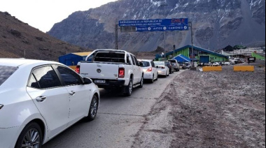 Éxodo argentino a Chile: los cruces de frontera se multiplican y los comercios abren a pesar del feriado
