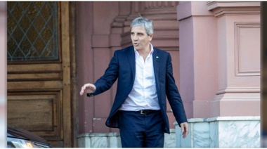 Caputo llegó a Washington para reunirse con Bessent y definir la ayuda de EE.UU.