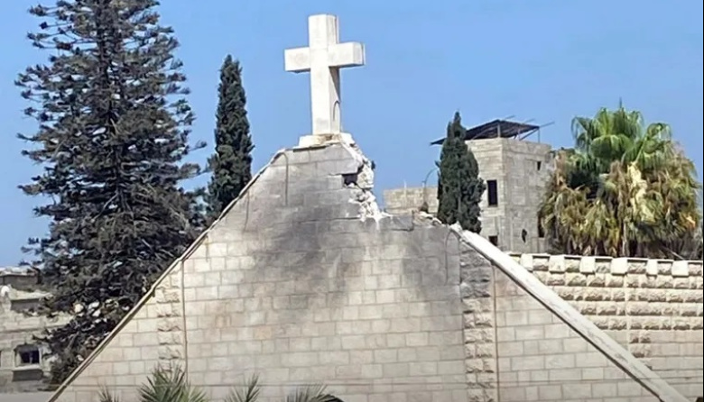 Israel bombardeó la única iglesia católica de Franja de Gaza e hirió a un cura de Argentina