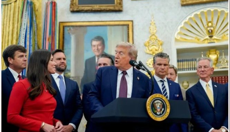 Donald Trump aseguró que EE. UU. disparó contra un barco con drogas proveniente de Venezuela