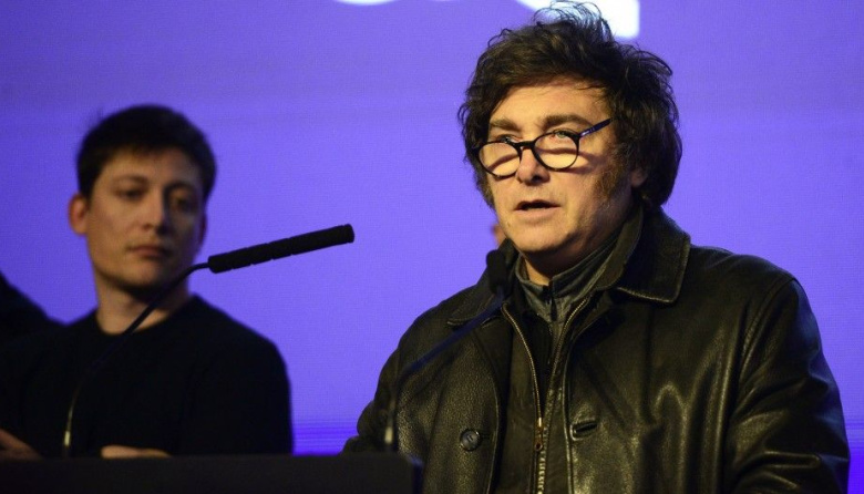 Santiago Caputo aprovecha la derrota para empujar a los Menem y ahora quiere el control de la elección de octubre