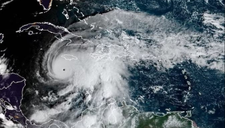 El huracán Melissa se acerca a Jamaica con una fuerza devastadora y vientos superiores a los 280 km/h