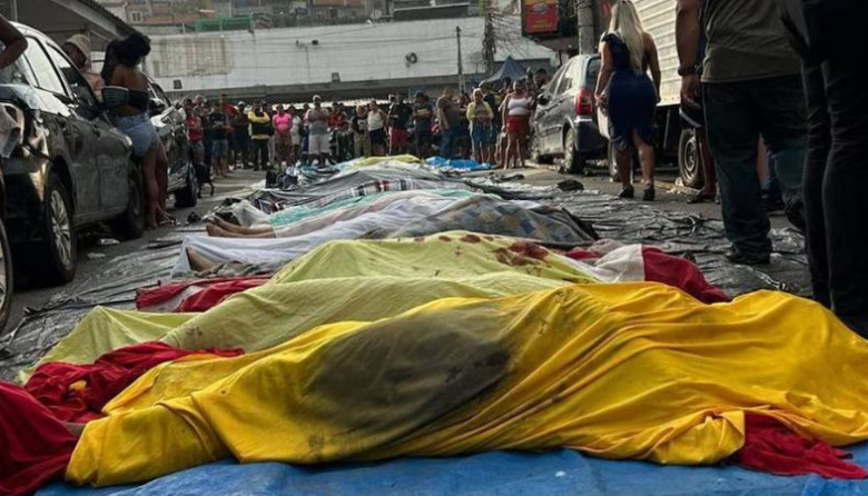 Civiles trasladaron más de 50 cadáveres a una plaza de Río de Janeiro: los hallaron en una zona boscosa