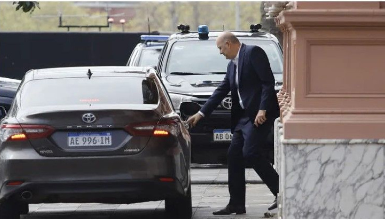 El Gobierno evita desacreditar a Sturzenegger pero aclara por lo bajo que la reforma laboral no será retroactiva