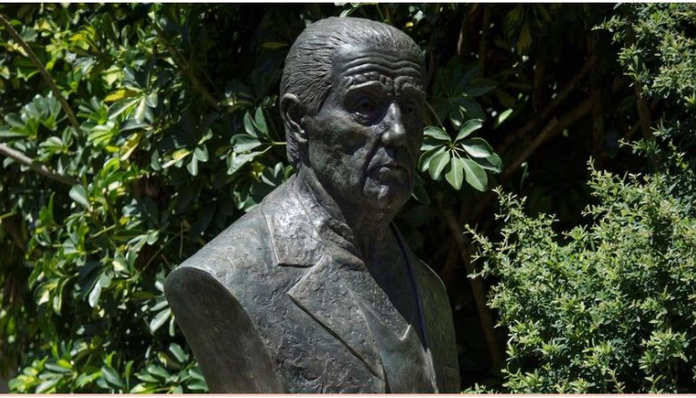 La Ciudad de Buenos Aires inauguró la primera escultura en homenaje a René Favaloro