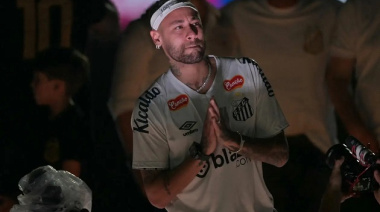 Neymar volvió a Santos, lloró y se molestó