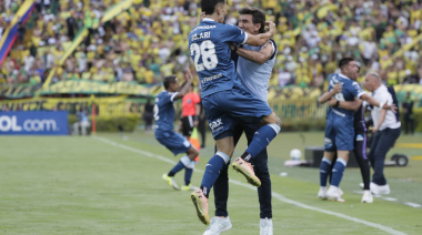 VIDEO- Racing goleó a Bucaramanga y es el único líder de su grupo