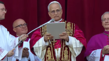 Leon XIV: "La Paz sea con ustedes, el mundo necesita su luz. Gracias a Papa Francisco"