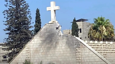 Israel bombardeó la única iglesia católica de Franja de Gaza e hirió a un cura de Argentina