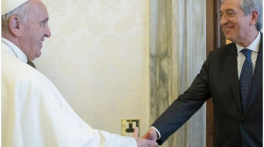Encontró irregularidades en las cuentas del Vaticano, lo forzaron a renunciar y ahora quiere reunirse con León XIV: “A Francisco le ocultaron la verdad”