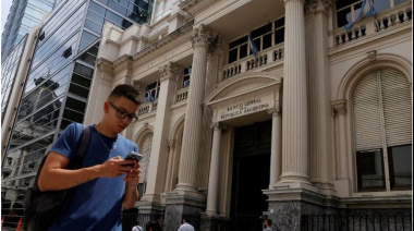 El Gobierno recibirá el segundo desembolso del FMI y hará una operación de deuda para sumar reservas netas