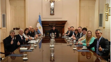 En medio de la crisis del fentanilo contaminado, Milei, Lugones y el gabinete vieron la película de Francella en la Rosada
