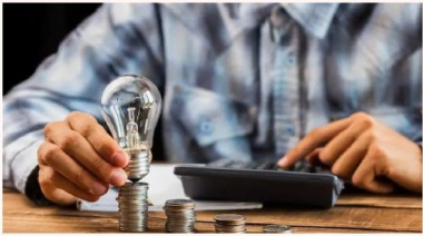 El Gobierno evalúa recortar más subsidios que tendrán impacto profundo en las boletas de luz y gas