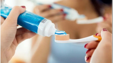 Anmat confirmó la prohibición de una pasta de dientes muy usada en Argentina