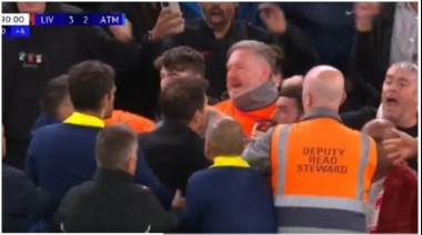 La UEFA abrió un expediente contra Simeone tras su cruce con un hincha del Liverpool: cuántas fechas le darían