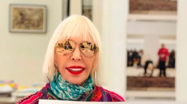 VIDEO- Marta Minujín revolucionó la Noche de los Museos con su Torre de Pisa de Spaghettis