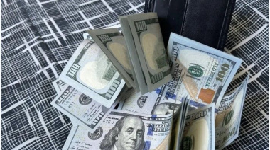 El dólar sigue bajando mientras el Gobierno se acerca a la CGT vía Santilli