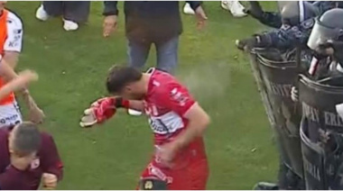 VIDEO- Piñas, patadas y represión con gas pimienta a los jugadores de Deportivo Morón