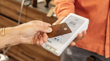 El uso de tarjetas de crédito perdió impulso y los préstamos en pesos cayeron en noviembre