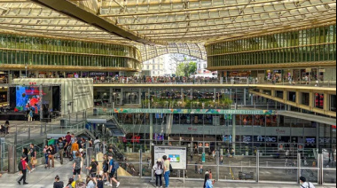 Horror en París: cuatro hombres violaron a una nena de 13 años en el baño de un reconocido restaurante