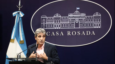 Luis Caputo les reclamó a los bancos que acepten desde hoy los dólares del colchón: “No rompan más”