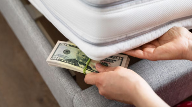 El Gobierno apura la reglamentación para que ingresen los dólares del colchón en 2026