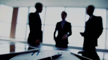 El empleo formal cae y se achica el poder de compra del salario: ¿servirá la reforma laboral?