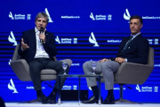 Luis Caputo dio más detalles sobre las medidas para sacar los dólares del colchón