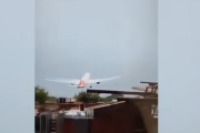 VIDEO- Tragedia aérea en India: se estrelló un avión con 242 personas a bordo