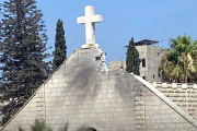 Israel bombardeó la única iglesia católica de Franja de Gaza e hirió a un cura de Argentina