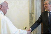 Encontró irregularidades en las cuentas del Vaticano, lo forzaron a renunciar y ahora quiere reunirse con León XIV: “A Francisco le ocultaron la verdad”