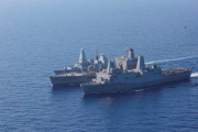 Aeronaves militares del régimen de Maduro hostigaron a un buque de la Armada de EEUU
