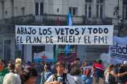 Vuelven a hablar los carteles: así se expresan los manifestantes en la Marcha Federal Universitaria